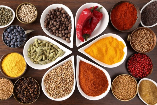 depositphotos_91069690-stock-photo-colorful-aromatic-spices